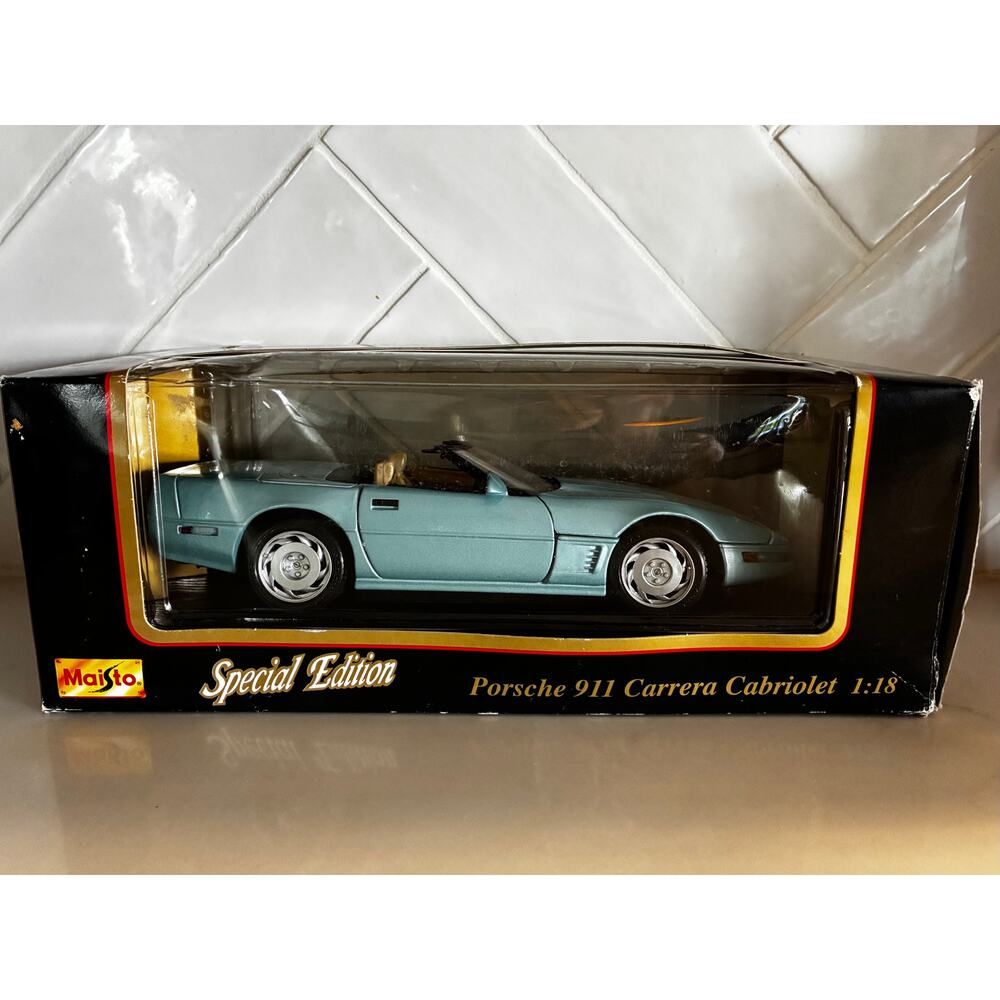 Maisto Special Edition 1996 Blue Corvette 1:18 Model Car Fathers Day  read